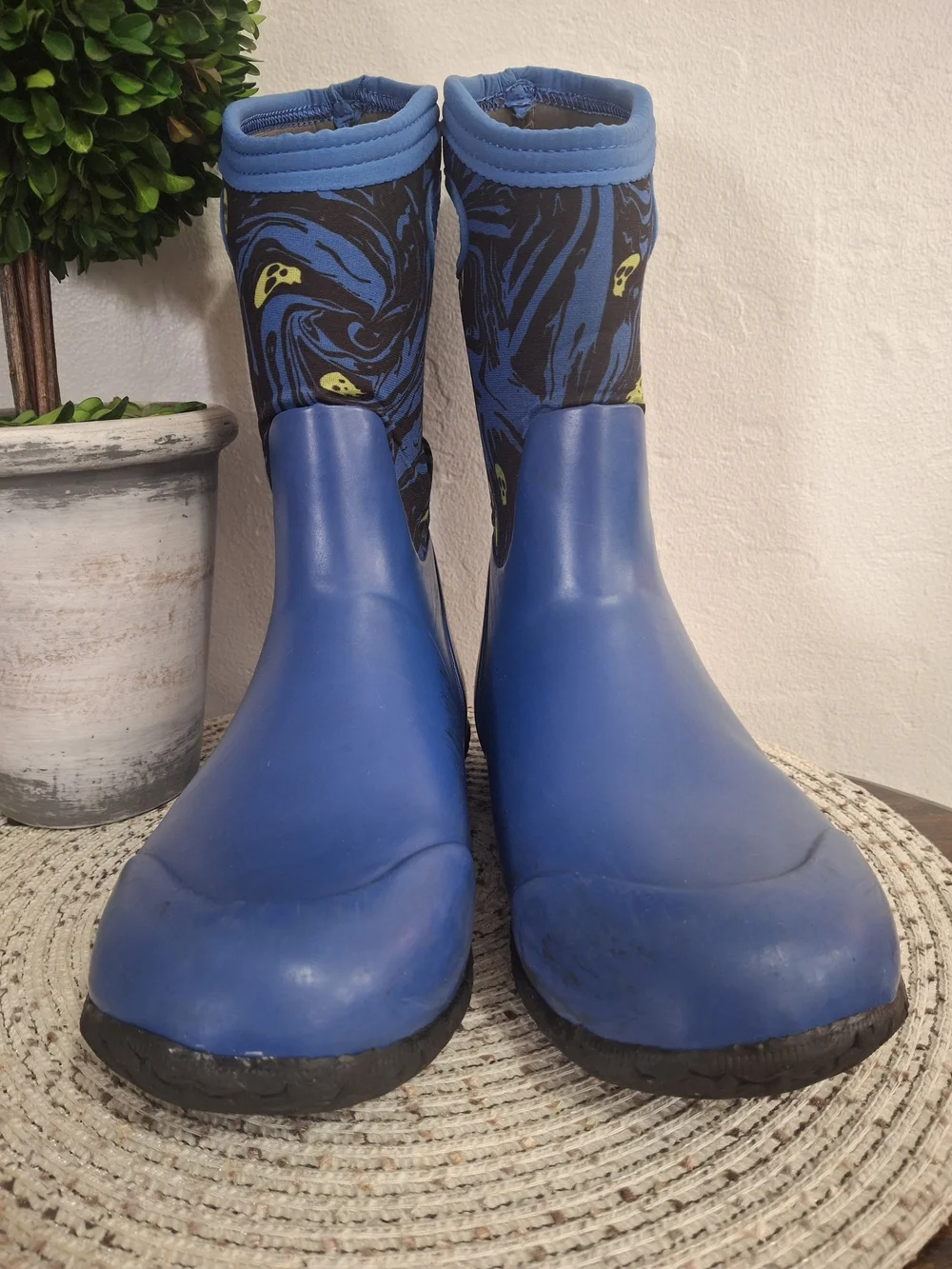 Blue Bogs K York SpookyPull-On Rain/Snow Boots Size 6.